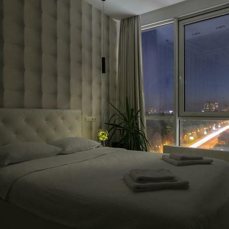 Black&White Apartment In Smart Plaza Kiev Dış mekan fotoğraf