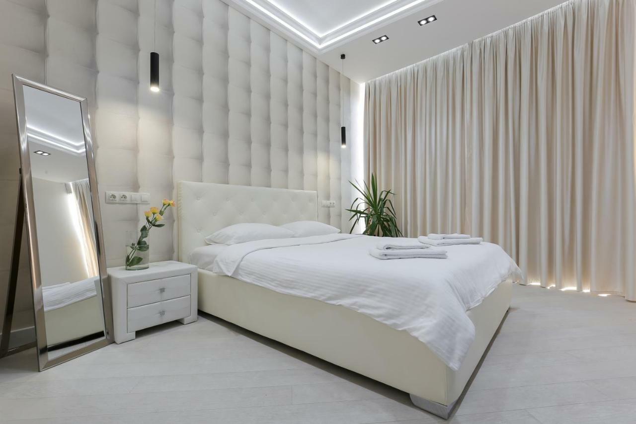 Black&White Apartment In Smart Plaza Kiev Dış mekan fotoğraf
