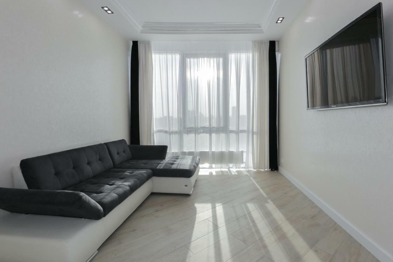 Black&White Apartment In Smart Plaza Kiev Dış mekan fotoğraf
