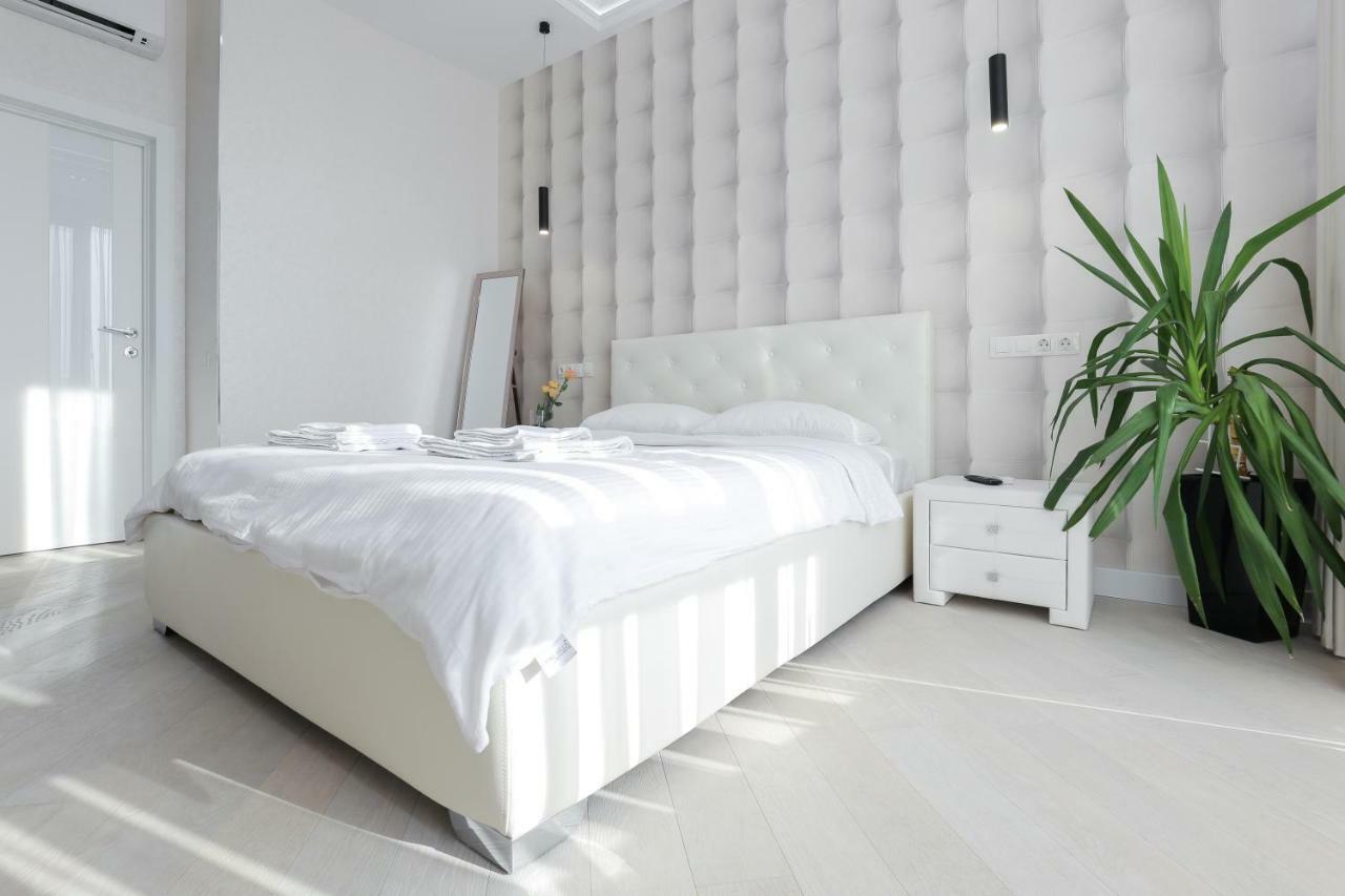 Black&White Apartment In Smart Plaza Kiev Dış mekan fotoğraf