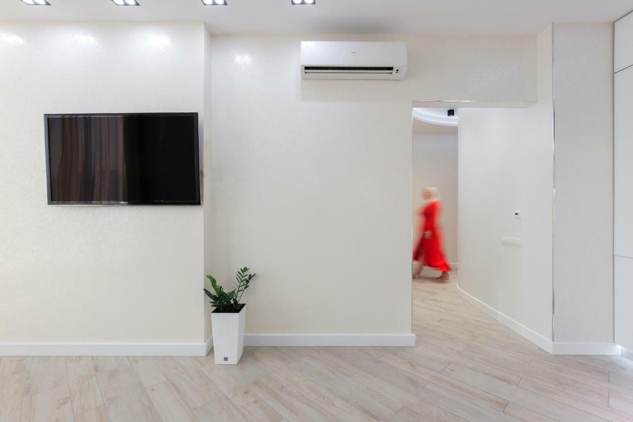 Black&White Apartment In Smart Plaza Kiev Dış mekan fotoğraf