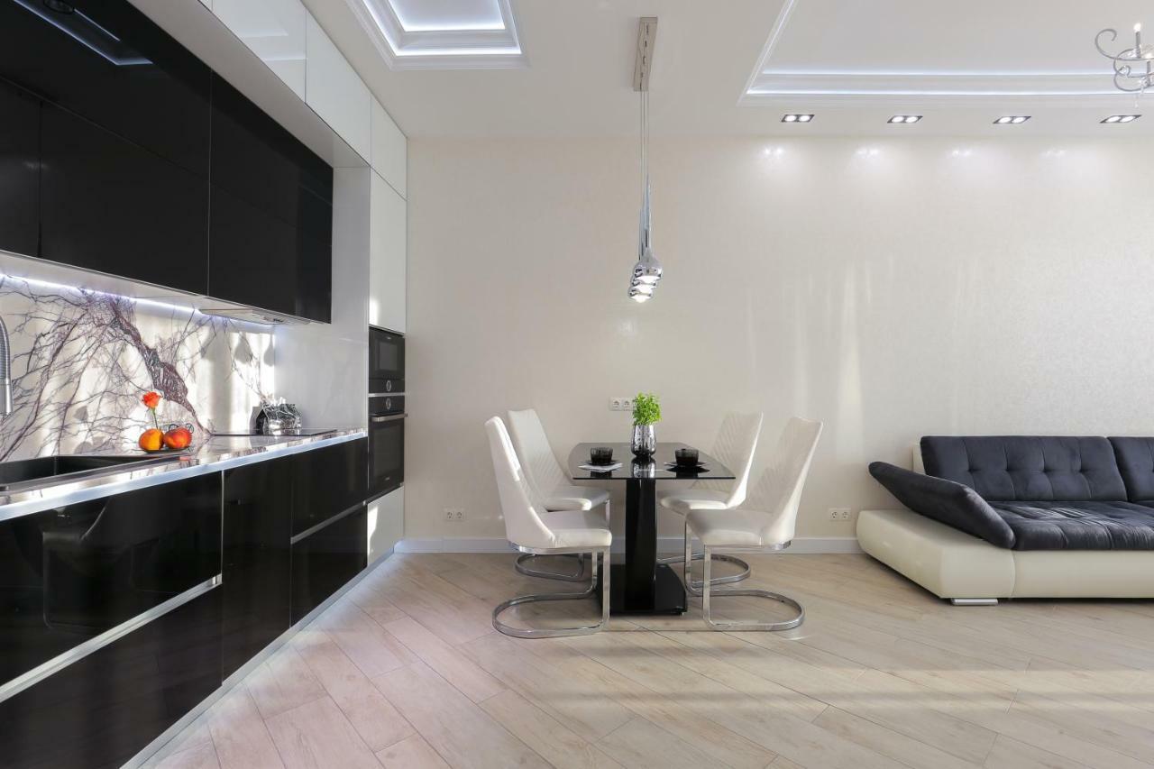 Black&White Apartment In Smart Plaza Kiev Dış mekan fotoğraf